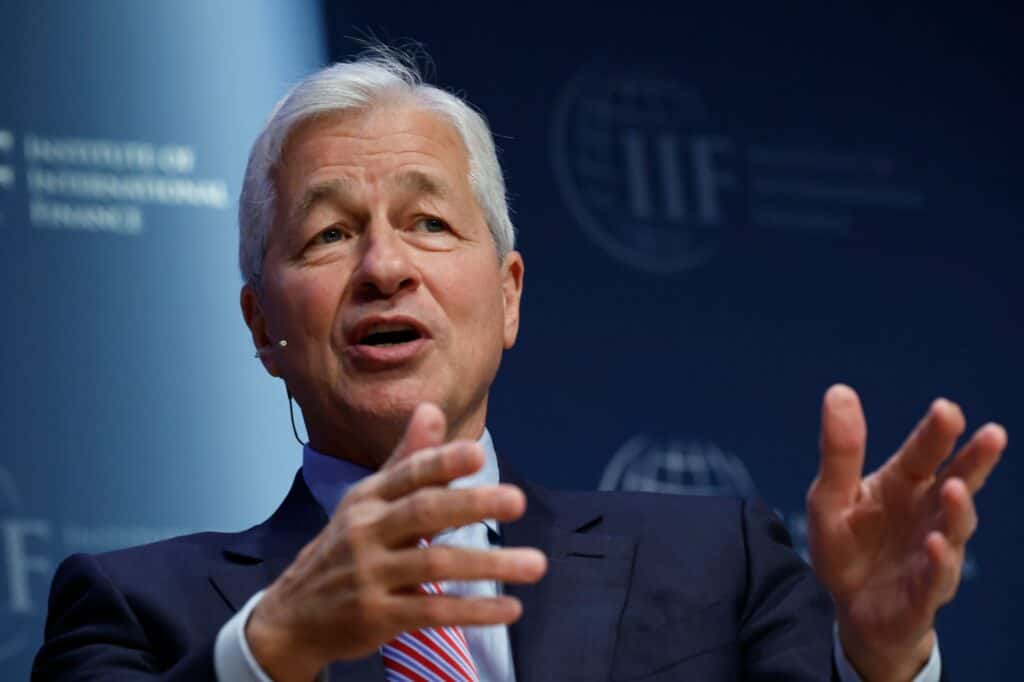 A Beach Club Dinner and Jamie Dimon's Touch: How PacWest was Rescued - Vimarsana News