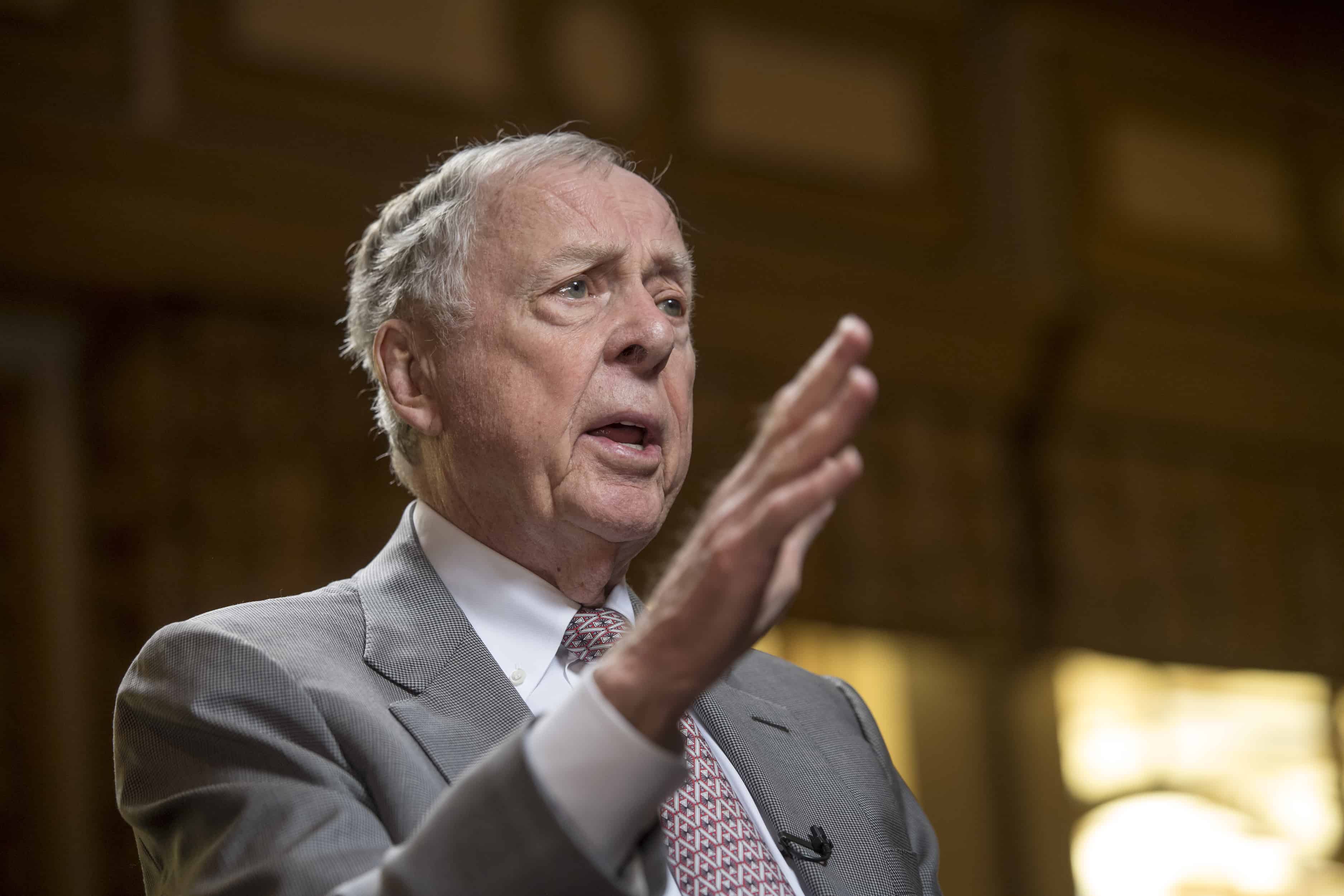 T. Boone Pickens, oil tycoon turned raider, passes away at 91